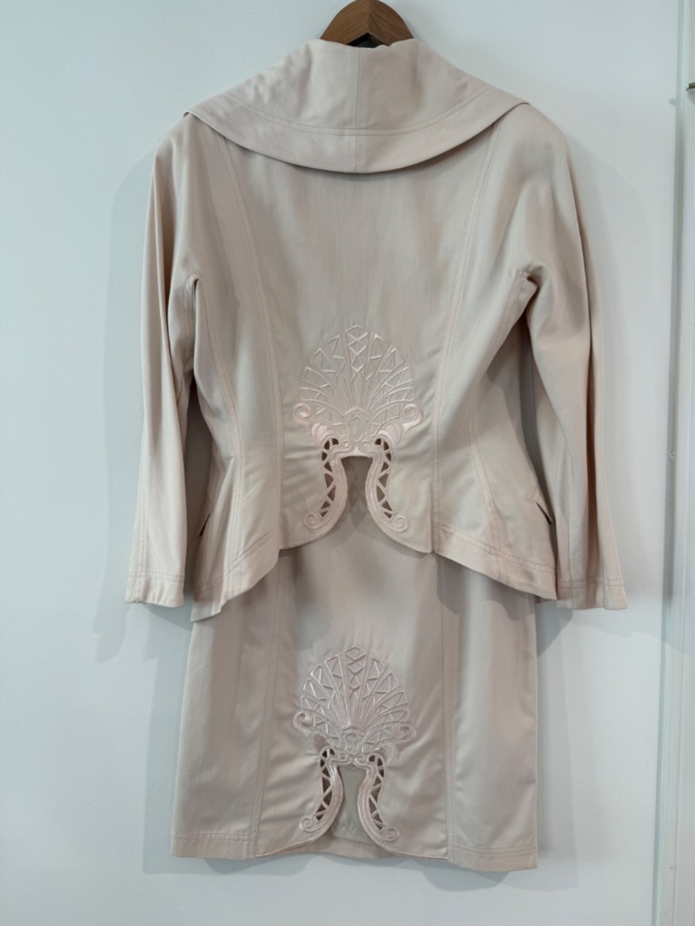 Vintage Cerini cream embroidered jacket & matching midi skirt, EU size 44, Italy